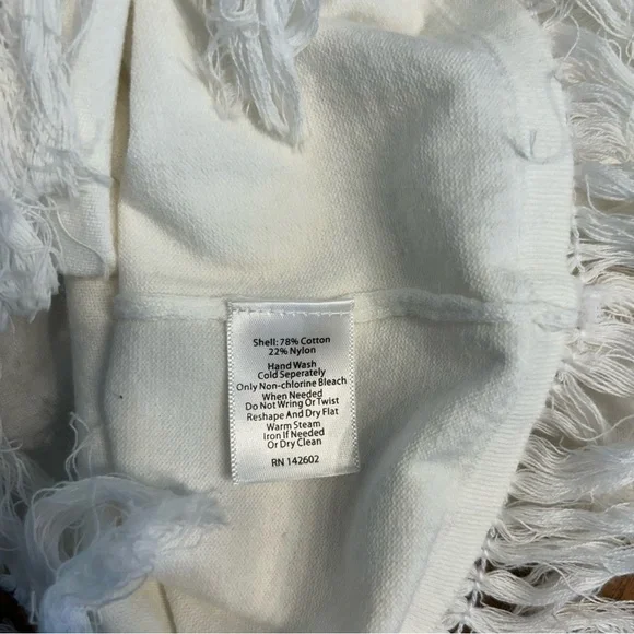 Sail To Sable White Sleeveless Sweater with Fringe Trim, Size XS - Picture 7 of 7